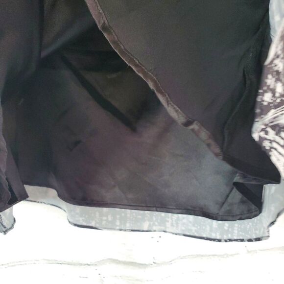 City Chic Black and white city lights zip up corset peplum size small = size 16 - Picture 7 of 10